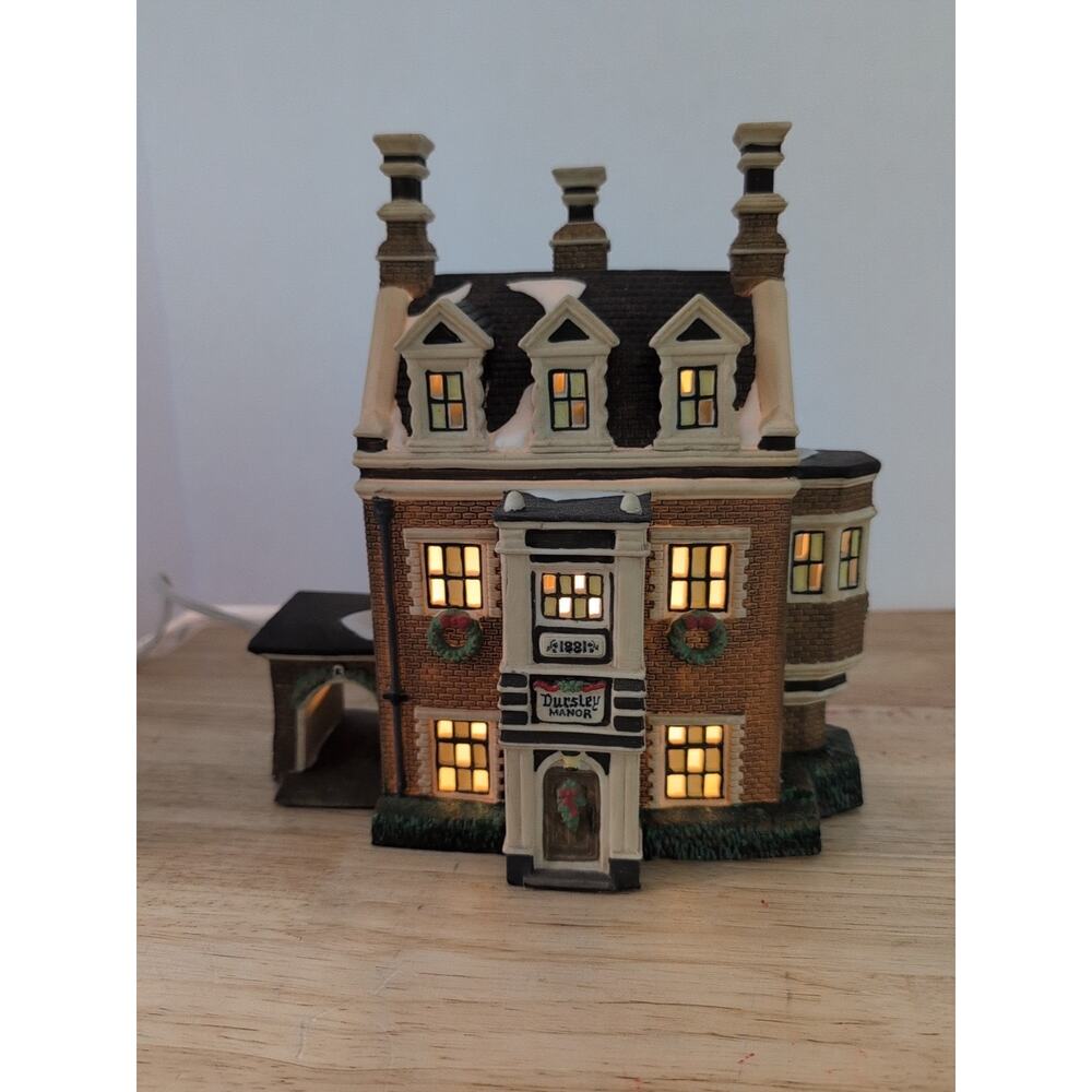 Department 56 “Dursley Manor” Dickens Village Series 1995 Retired With Light.